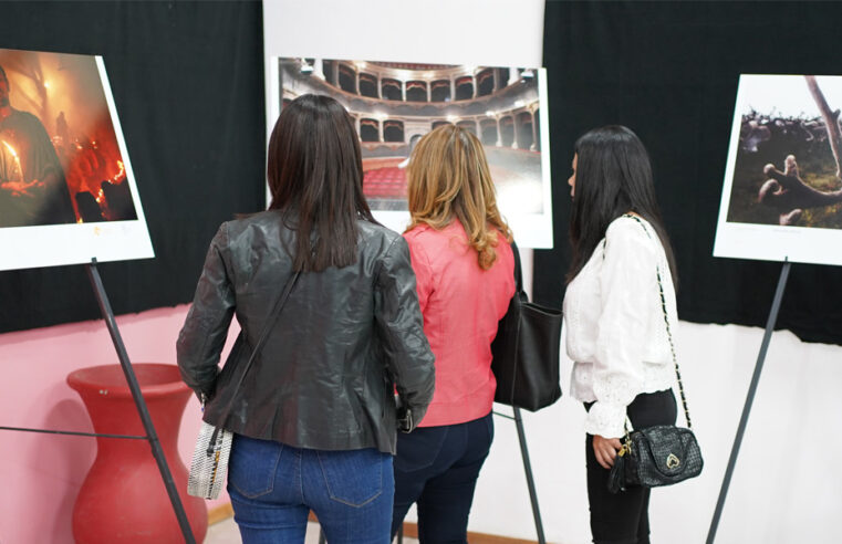 Inauguración de la Exposición de Fotoperiodismo Internacional en la Biblioteca Alfonsina Storni.