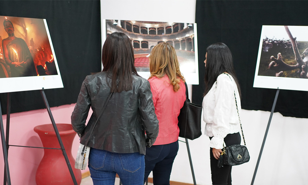 Inauguración de la Exposición de Fotoperiodismo Internacional en la Biblioteca Alfonsina Storni.