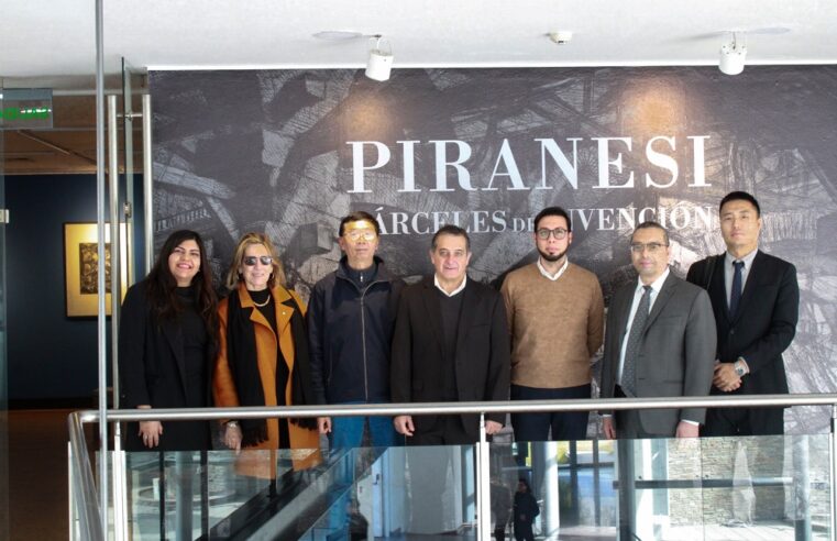 FIPPE junto a autoridades culturales de la embajada China y autoridades universitarias de Córdoba visitaron el Museo Franklin Rawson.