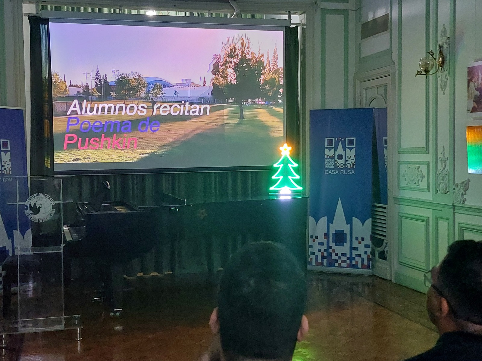 Alumnos del Curso de Ruso graban video recitando poesía de Pushkin.