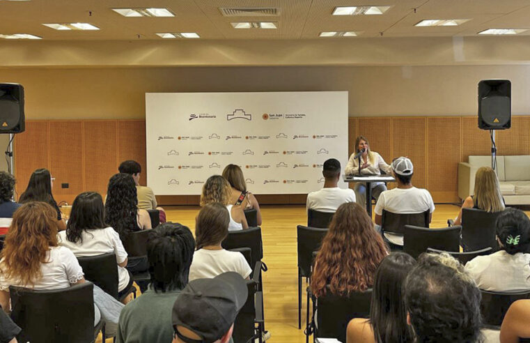 Ciclo Intercultural FIPPE | Charla-Taller: «El origen del Teatro Ruso» en el Teatro del Bicentenario