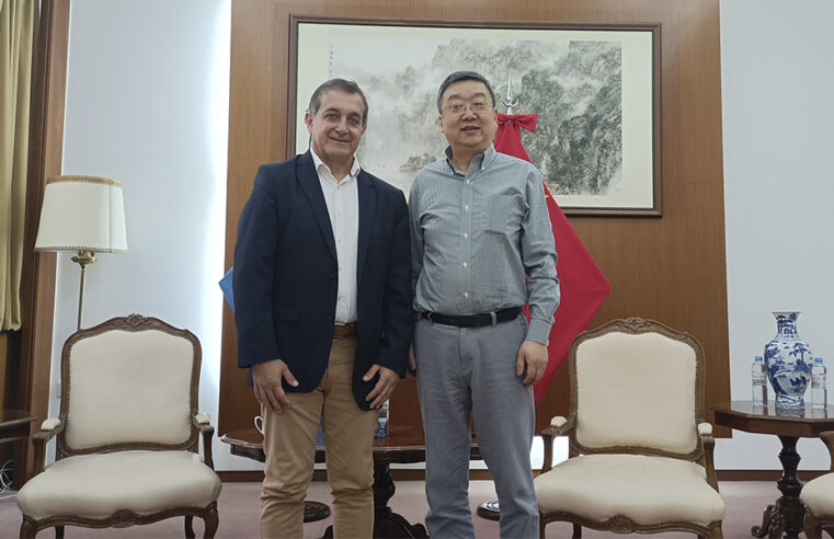 Reunión en la Embajada de China: FIPPE fortalece lazos culturales.
